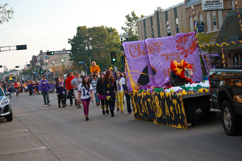 Blast the Huskies Two Rivers High School Parade… Flickr