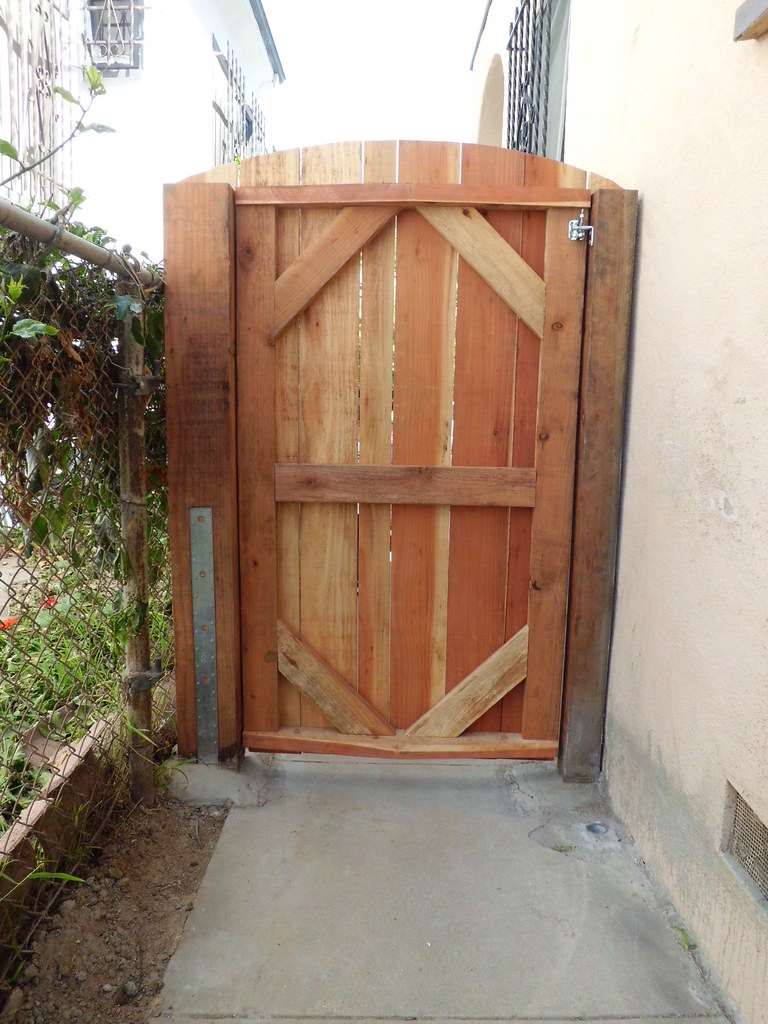 Strong Arch Top Pedestrian Gate; Portia St., Echo Park L… Flickr