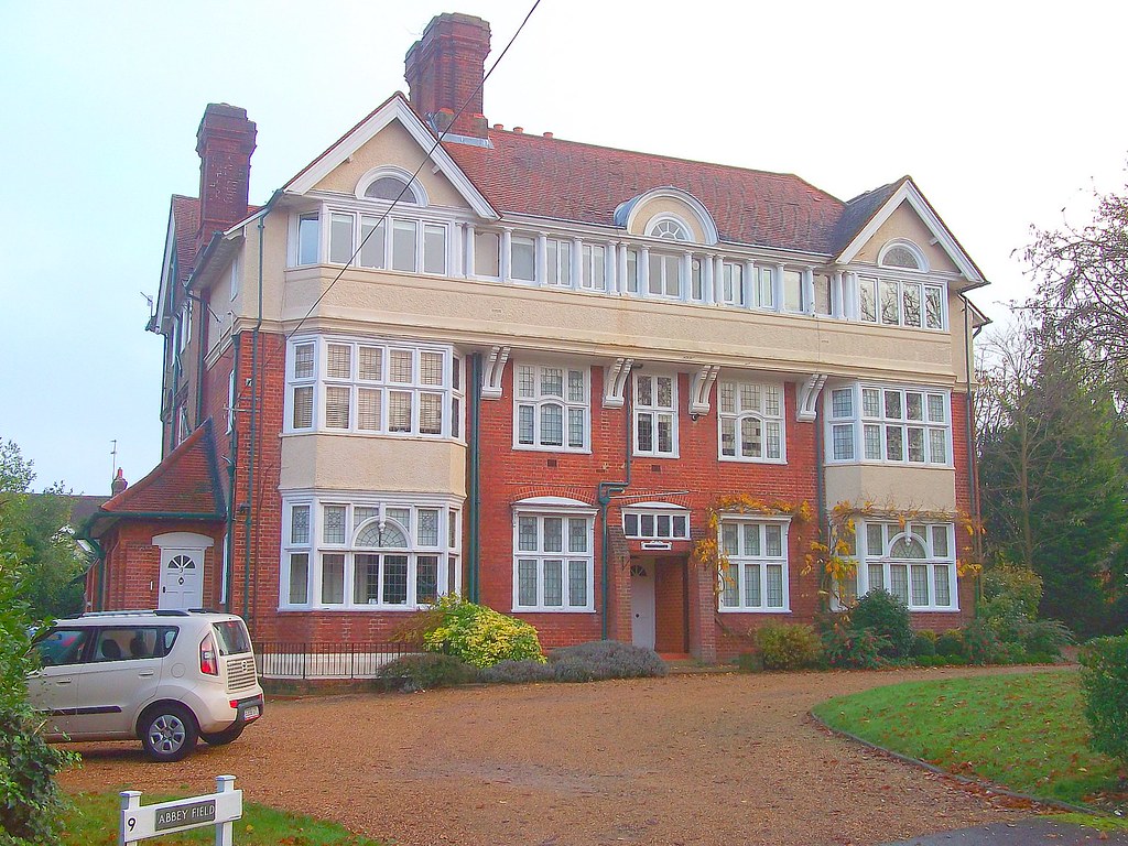 The BIG House.. Lower Edgeborough Road,Guildford John ( Cardwellpix ) Flickr