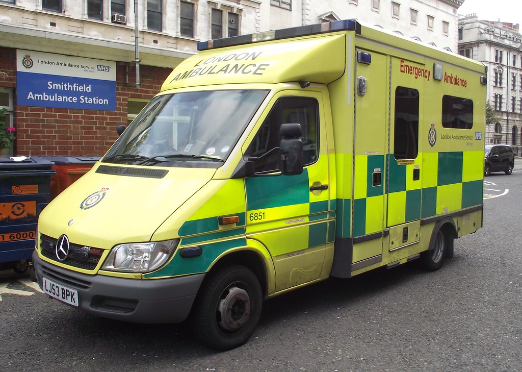 London Ambulance Service / Mercedes Sprinter / Emergency A… Flickr