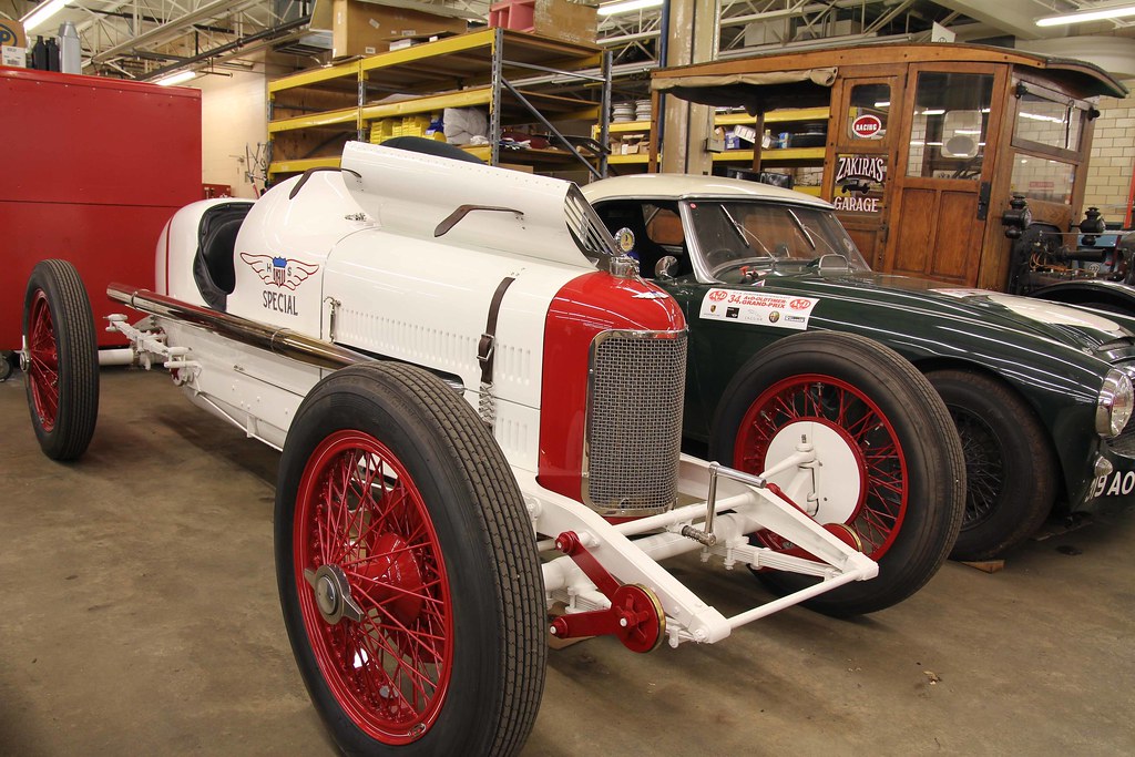 Zakiras garage Looking like a million bucks? Actually, it'… Flickr