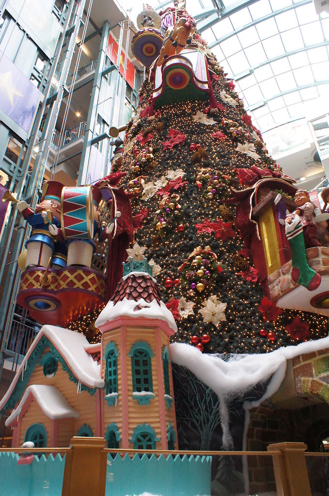 Tallest Indoor Christmas Tree in Montreal, 5 Stories High,… Flickr