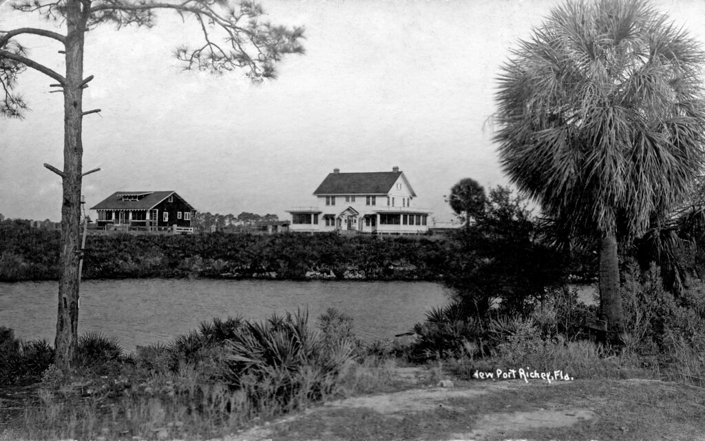 AyersMarlowe Home Residences on the Cotee River. This pho… Flickr