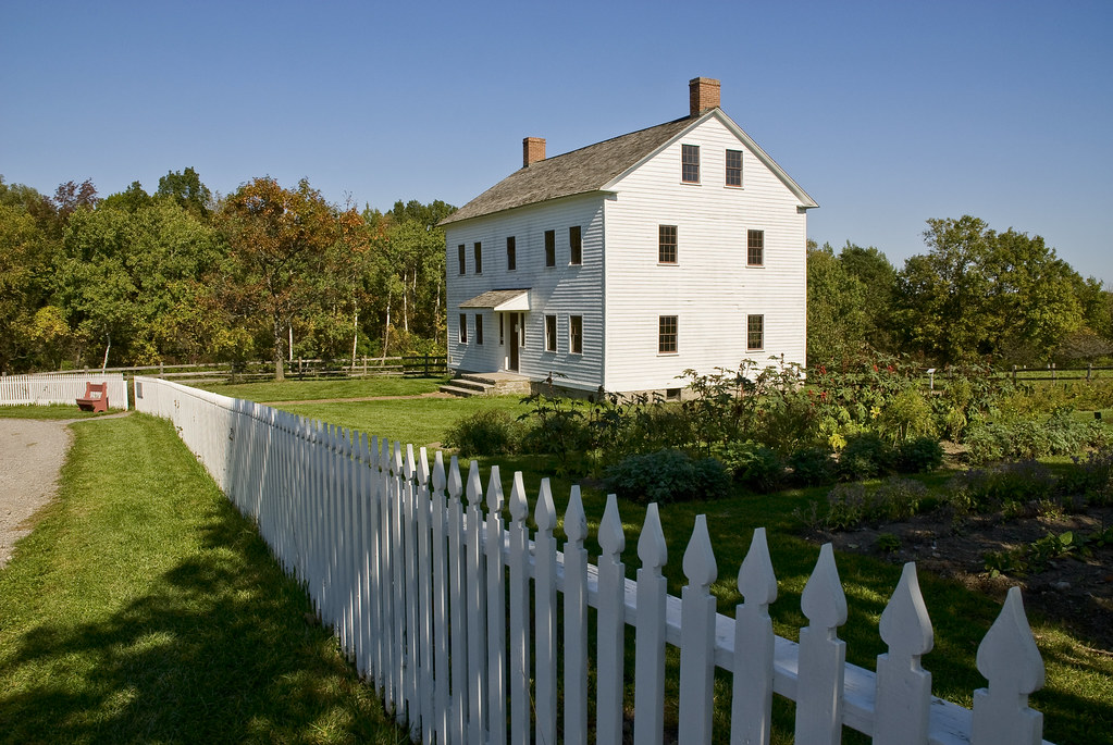 DSL_8713r Shaker house Chris Robart Flickr