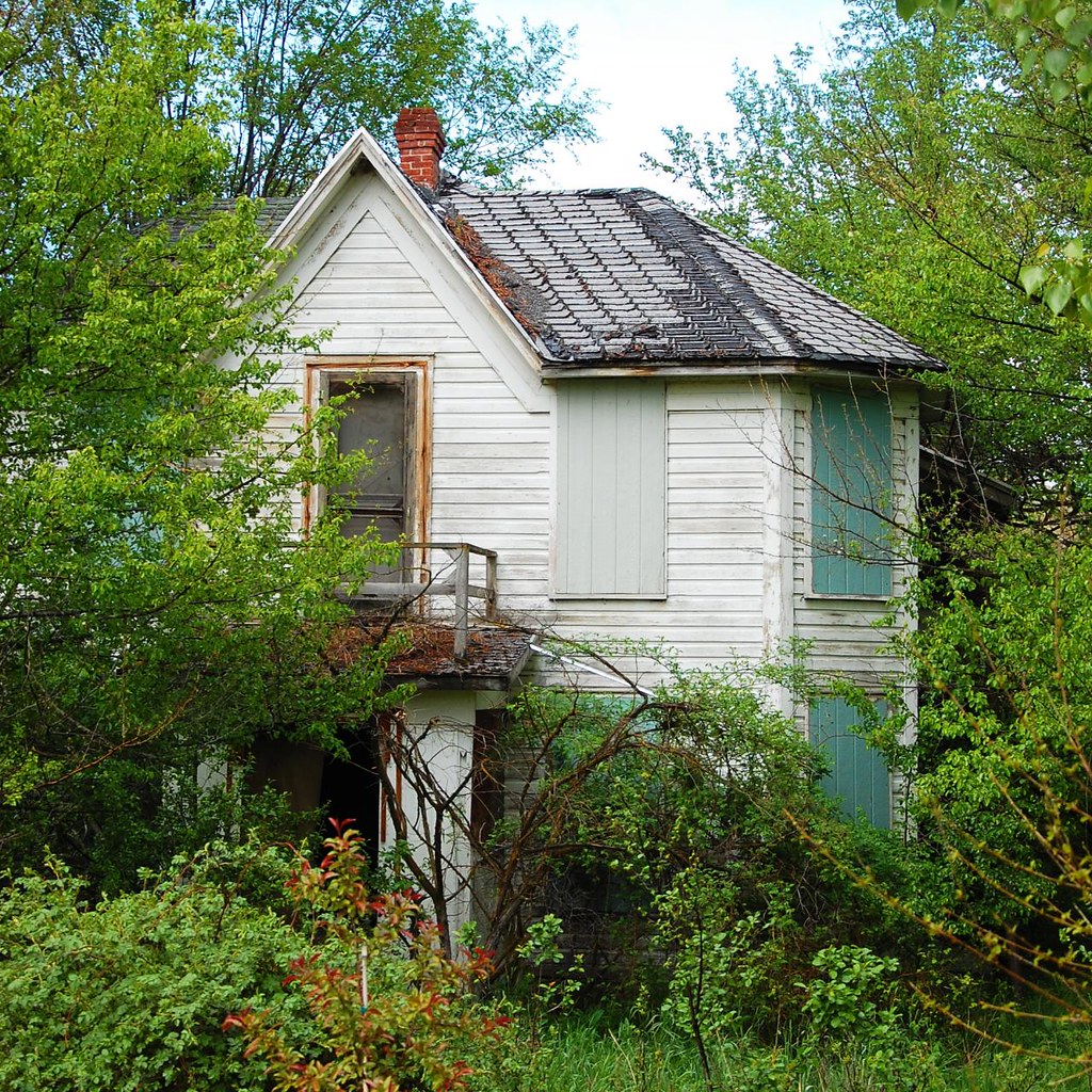 Rundown house This old house has clearly been neglected fo… Flickr