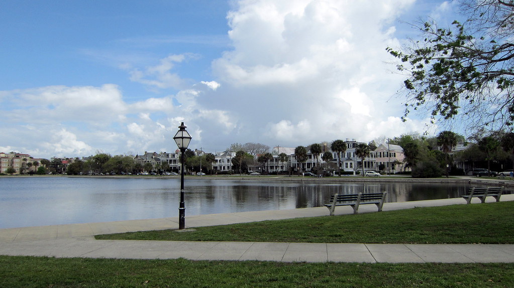 Colonial Lake, Charleston, SC "The lake and its [surroundi… Flickr