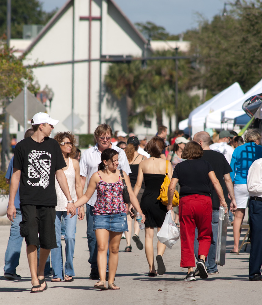 Kissimmee Art, Crafts & Antique Festival Browsing on Broad… Flickr