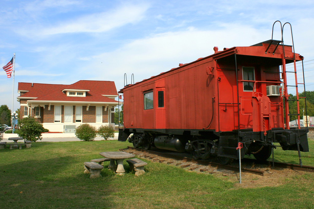 Spring City, TN Depot and Caboose The brick passenger trai… Flickr