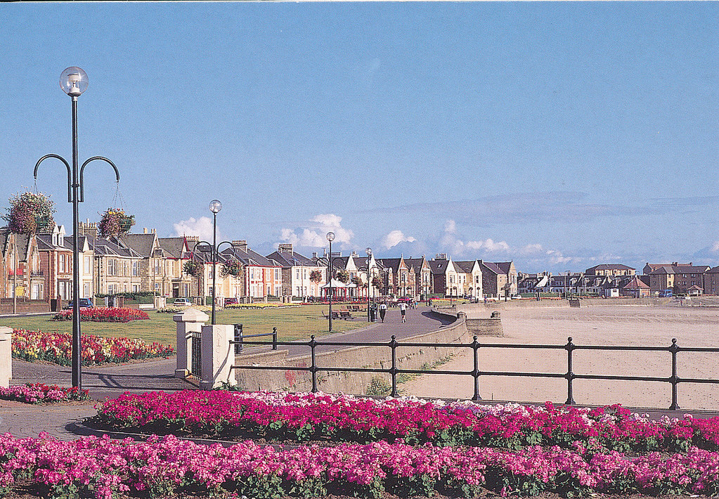 Saltcoats Montgomerie Crescent For more information on the… Flickr