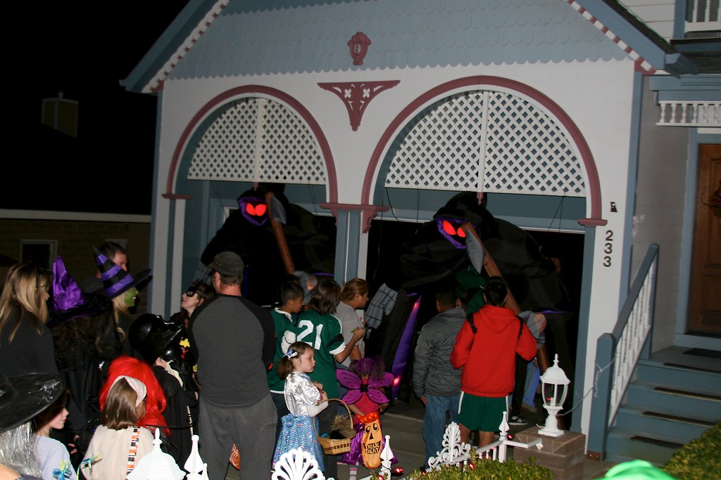 Halloween Mt Vernon 2011 122 Trickortreating in Prescott… Flickr
