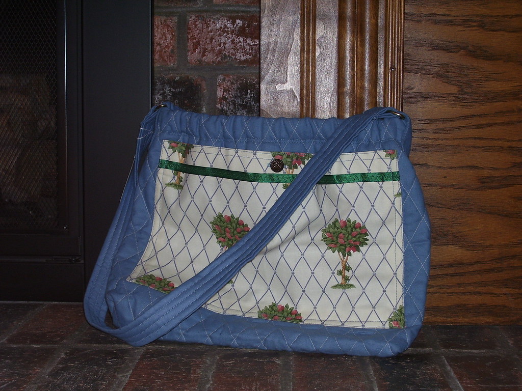 Blue Quilted Bag Blue quilted handbag Elastic top for easy… Flickr