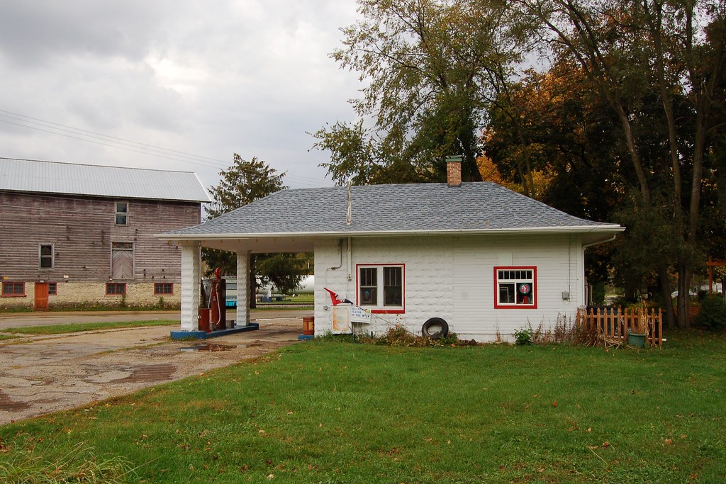 Wisconsin, Orfordville, DX (9,305b) In 2011, the old gas s… Flickr