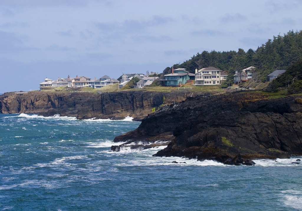 Near Whale cove Oregon Coast Homes lining the ocean at Wha… Flickr