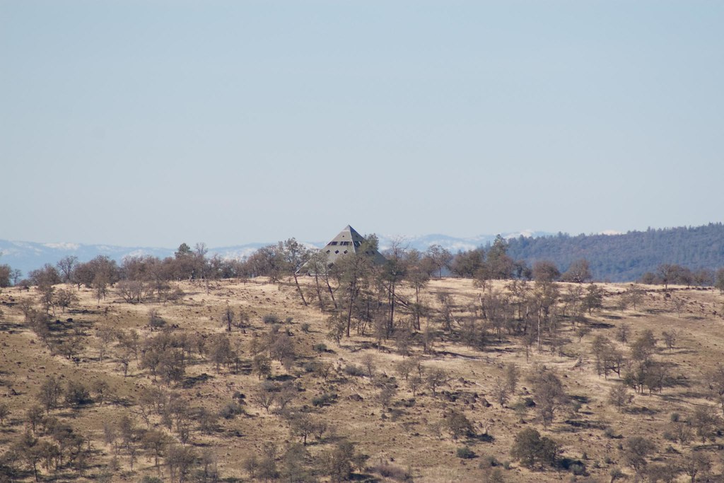 Pyramid House Highway 36E, Paynes Creek. beau_96080 Flickr