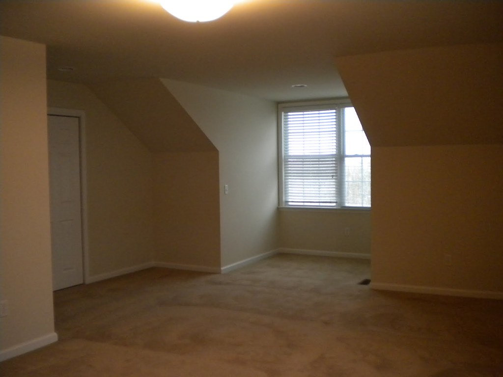 Fourth floor bedroom Spacious fourth floor bedroom with la… Flickr