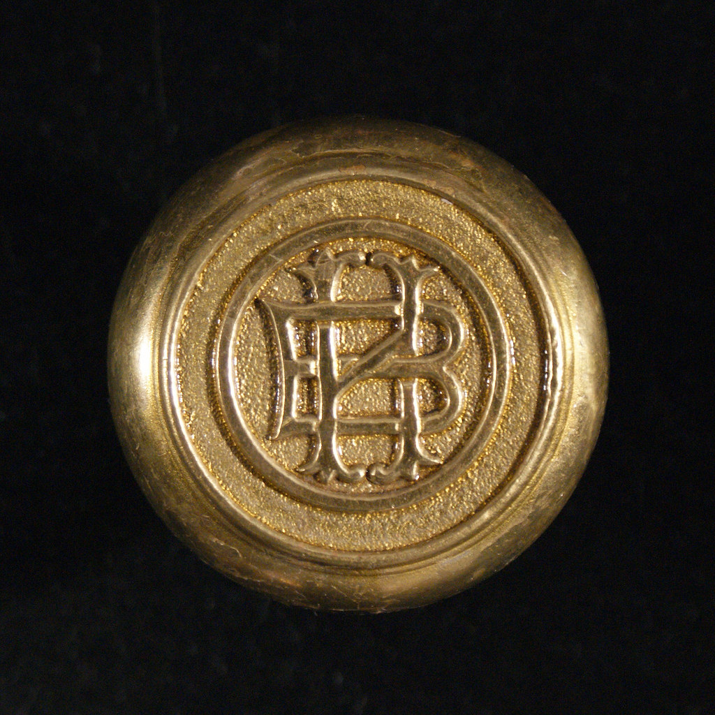 HB These doorknobs came out of buildings built circa 1885 … Flickr