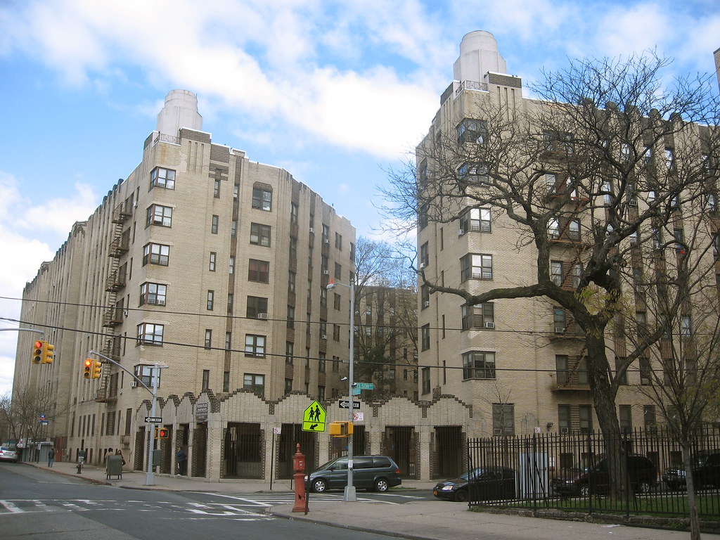 Noonan Plaza, Highbridge Noonan Plaza (1931) Architect Ho… Flickr