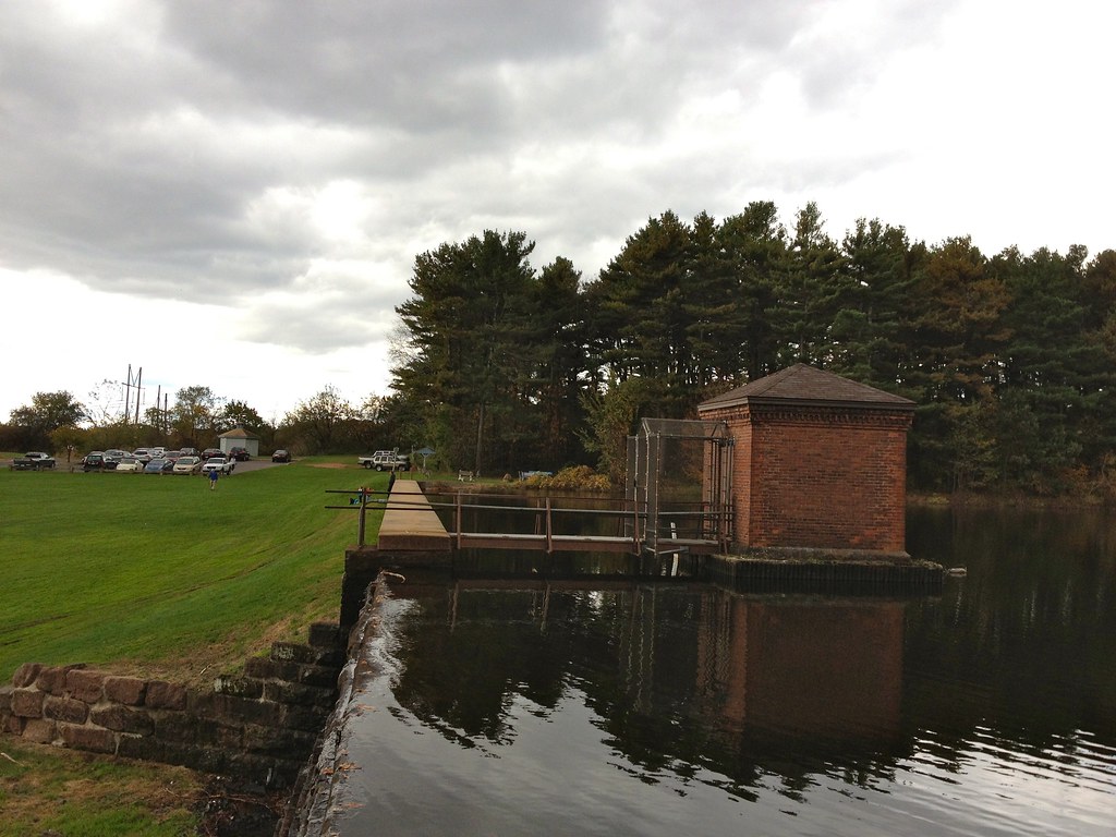 Crescent Lake (AKA Bradley Hubbard Reservoir), Meriden, CT… Flickr