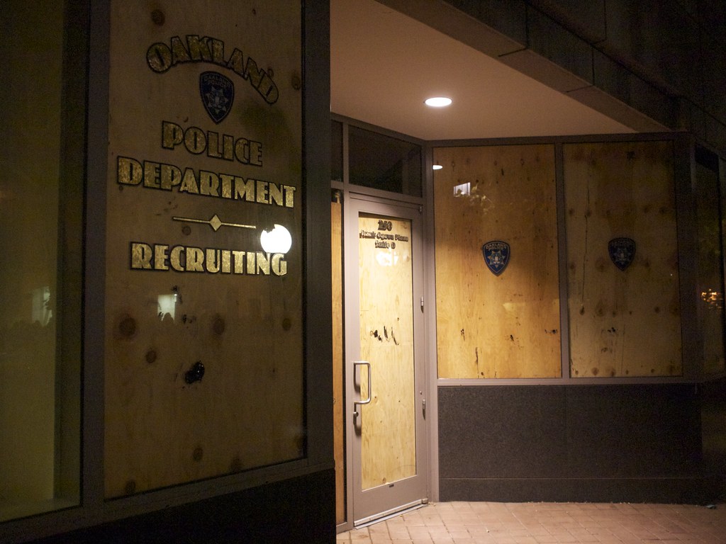 Oakland Police recruiting center, boarded up Shoulda put t… Flickr