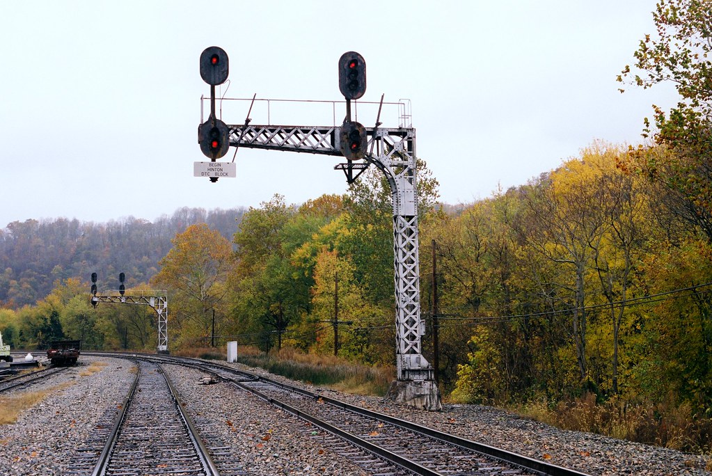 CSX Hinton, WV CSX C&O eastward absolute signals at Hint… Flickr