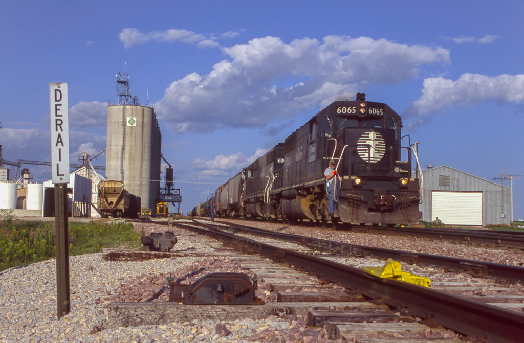 IC 6065 L571 Alden, IA 6/26/2003 L571 slows at the west en… Flickr