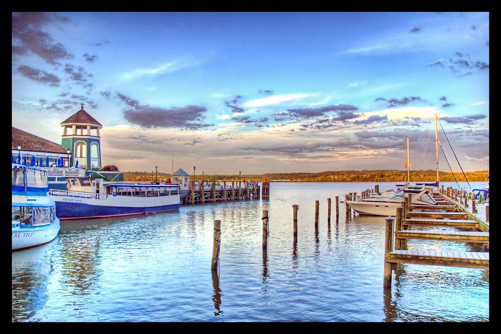 Evening over the Potomac Dockside in the early evening in … Flickr