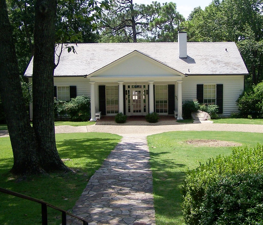 Little White House This is a shot of the actual Little Whi… Flickr