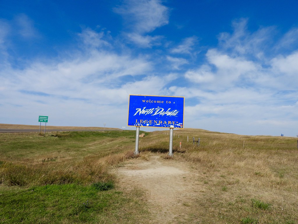 North Dakota State Line On the border between North Dakota… Flickr