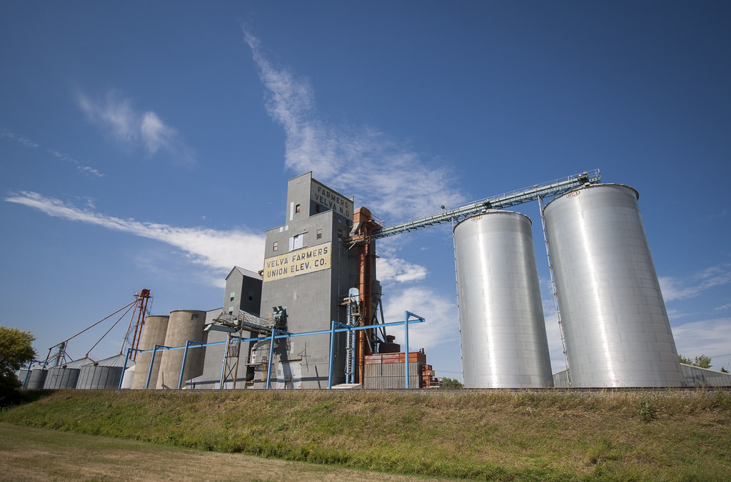 velva Grain elevator in Velva, North Dakota, population 12… Flickr