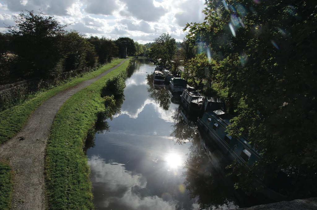 Boats, Canal, Barnoldswick, Lancs., 19th Oct 2015 Joel Meadows Flickr