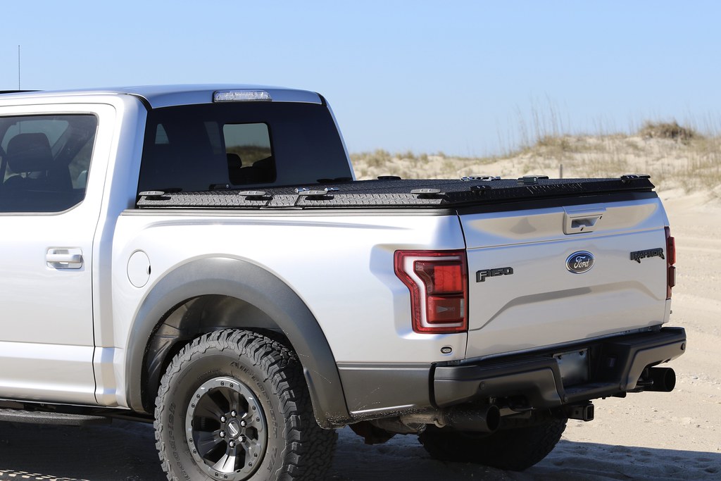 A Heavy Duty Truck Bed Cover On A Ford F150 Raptor Flickr