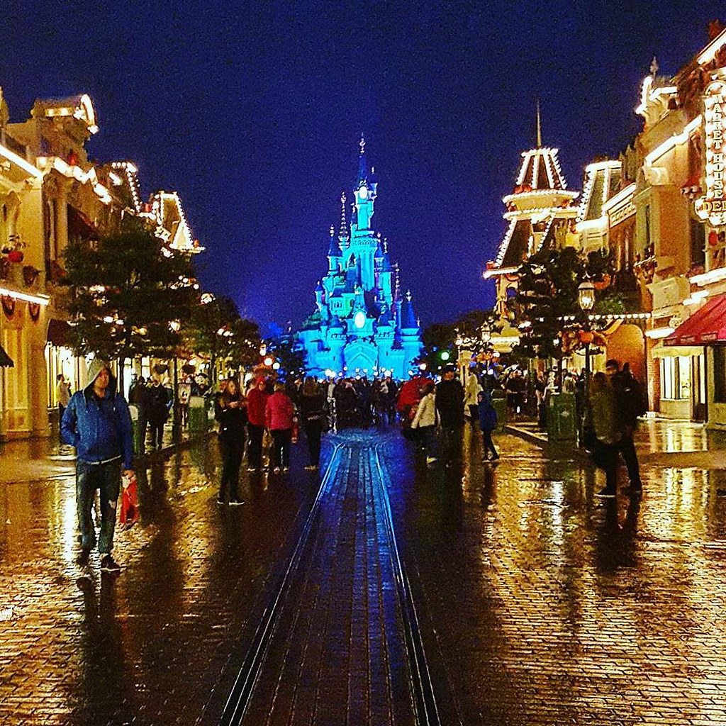 Bonne nuit Disneyland Paris disney disneylandparis disn… Flickr