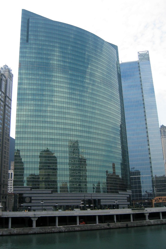 Chicago 333 West Wacker Drive Located at a bend in the Ch… Flickr