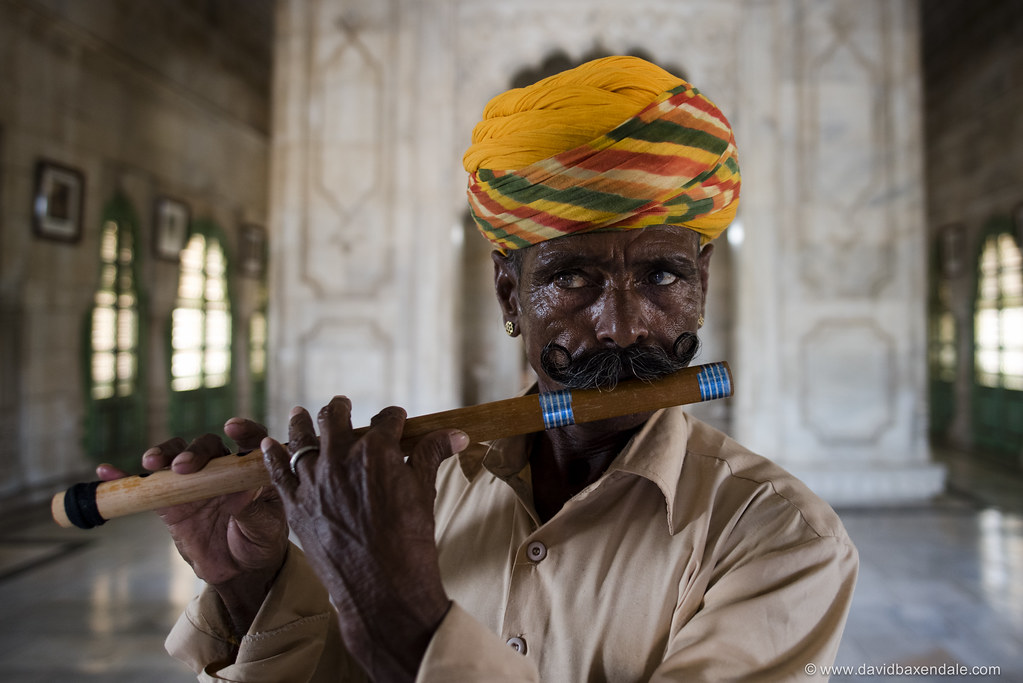 Bansuri An Indian man playing the bamboo Bansuri flute ins… Flickr