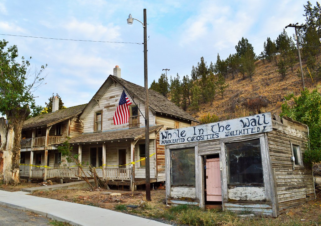 Available Mitchell, Oregon The old inn on the left was for… Flickr