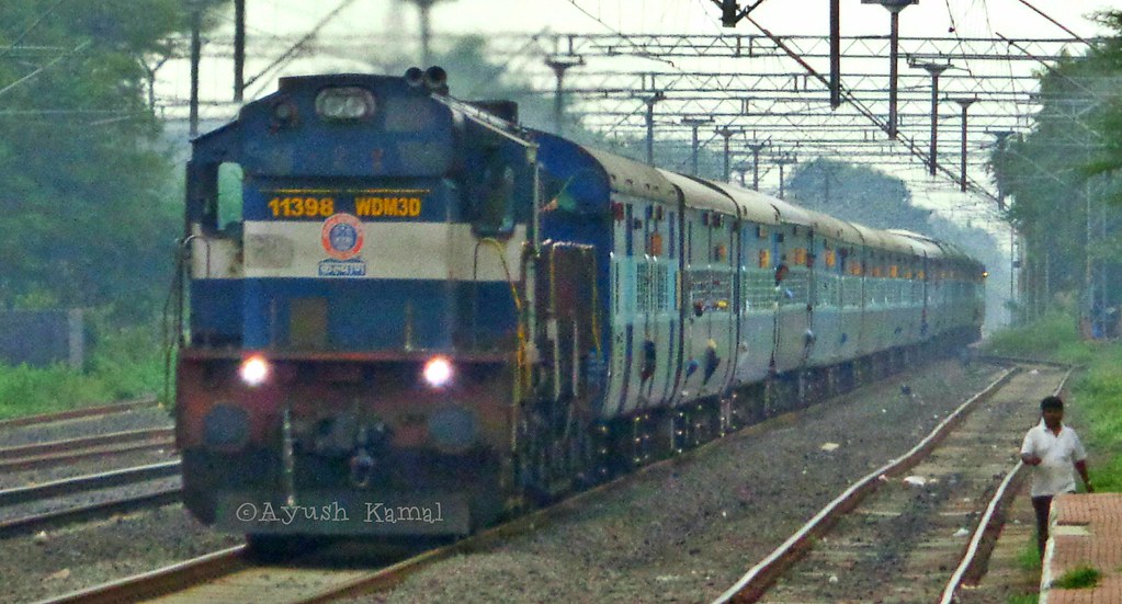 Mumbai Hyderabad Express Hyderabad Express with KYN WDM… Flickr