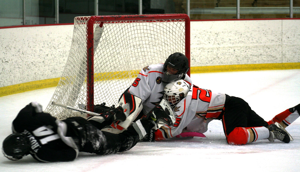 sports photo 2 Anaheim Jr Ducks goalie Nathan Lane makes a… Flickr