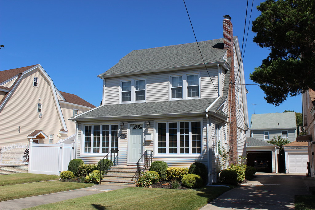 9225 217th St., Queens Village Dutch Colonial House (1923… Flickr