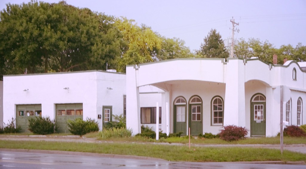 Former Body Shop Bedford, IA Caleb O Flickr