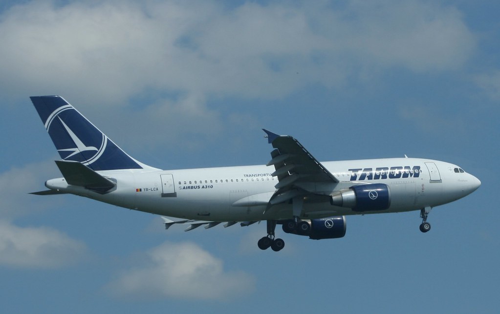 TAROM 310300 YRLCA(cn636) Bucharest,Henri Coanda(Otopeni… Flickr