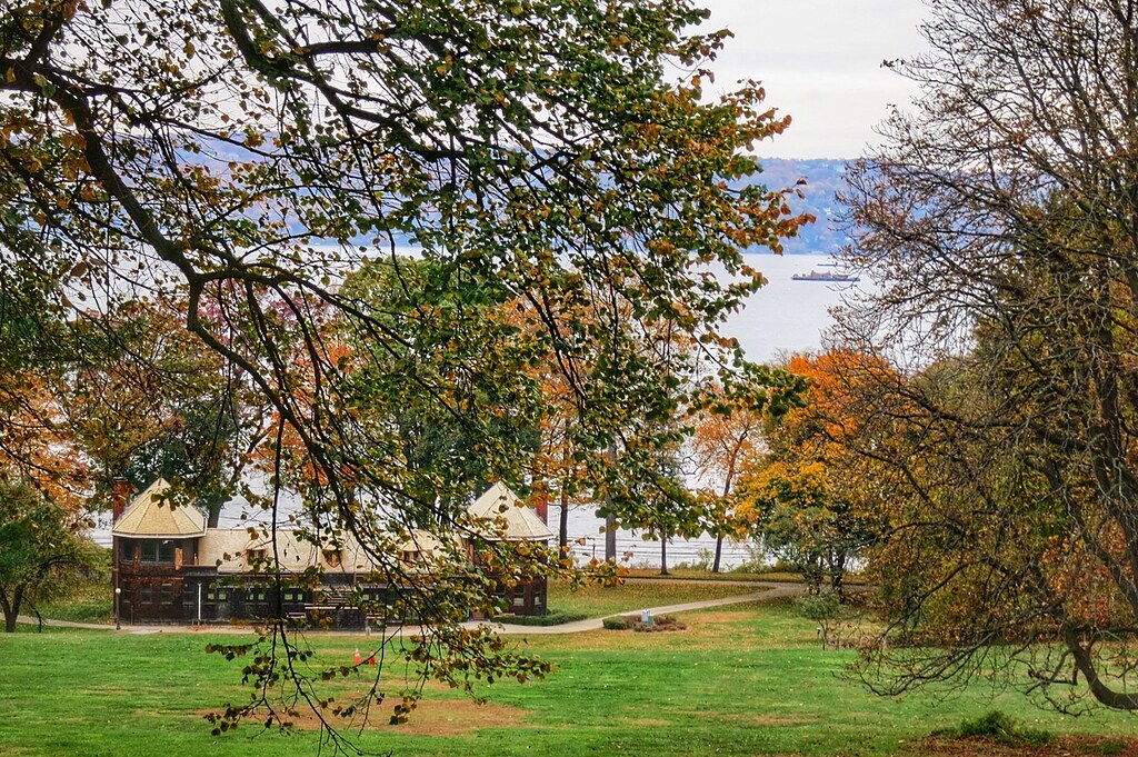 Lyndhurst Castle, Tarrytown, New York, USA Lyndhurst is a … Flickr