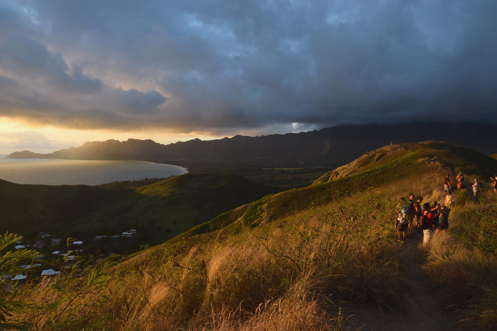 04Oct 8 2016Lanikai Pillbox Sunrise HikehikersOahu HI… Flickr