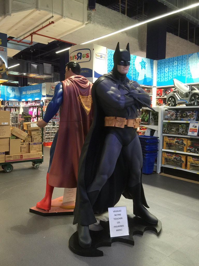 Batman Toys 'R' Us Les Quatre Temps Le Defense Paris a photo