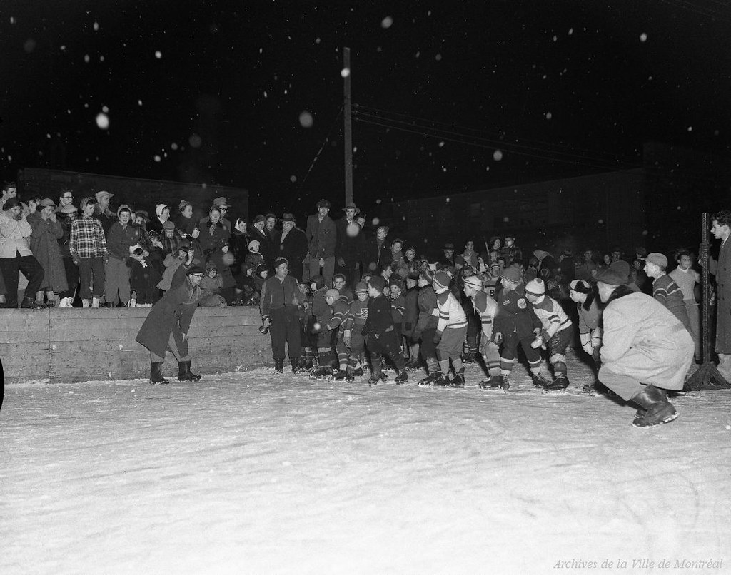 Sur la patinoire! Décembre 1953. VM105Y1_0066001. Archi… Flickr