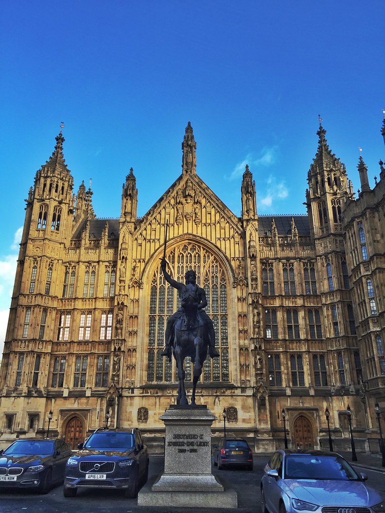 House of Parliament statue Wonder why so many statues show… Flickr