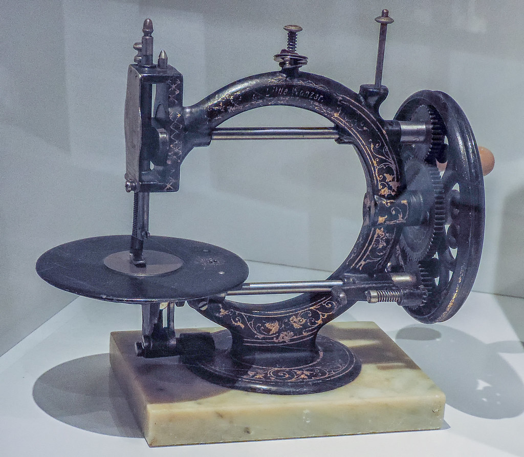 The little Wanzer, early sewing machine Handoperated sewi… Flickr