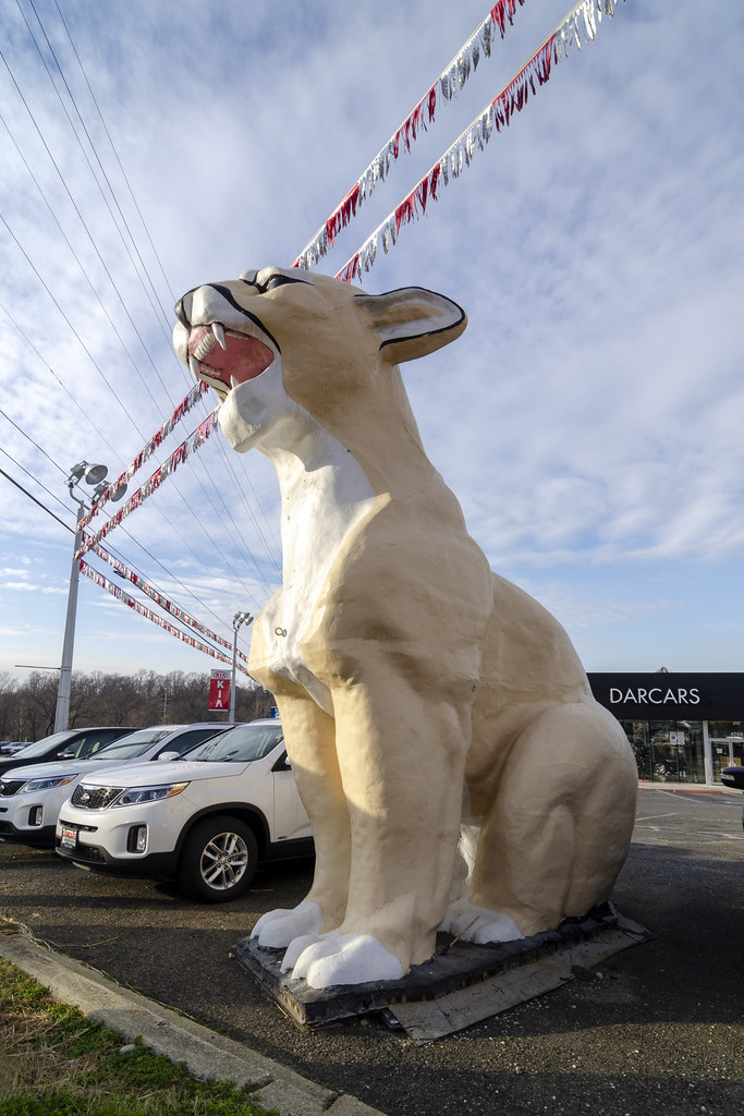 DARCARS, Temple HIlls, MD Vintage Mercury Cougar statue at… Flickr