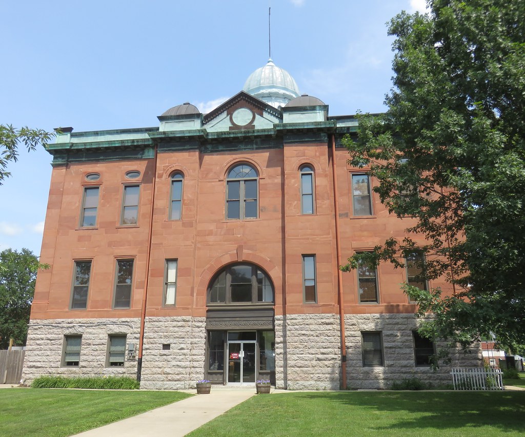 Menard County Courthouse (Petersburg, Illinois) Built in 1… Flickr