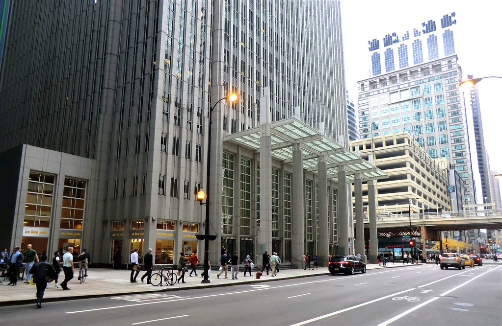The entrance canopy of the Paine ber Building (Cesar Pe… Flickr