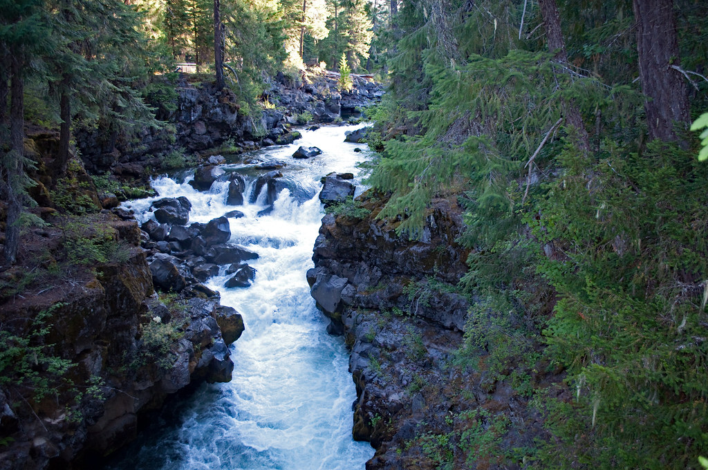 Rogue River Near the Natural Bridge feature stevesheriw Flickr